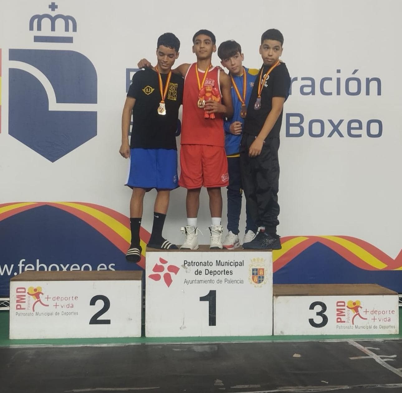 Niños del programa de boxeo infantil de Ali Promotions Boxing Club BCN, Barcelona — clases de 8 a 12 años